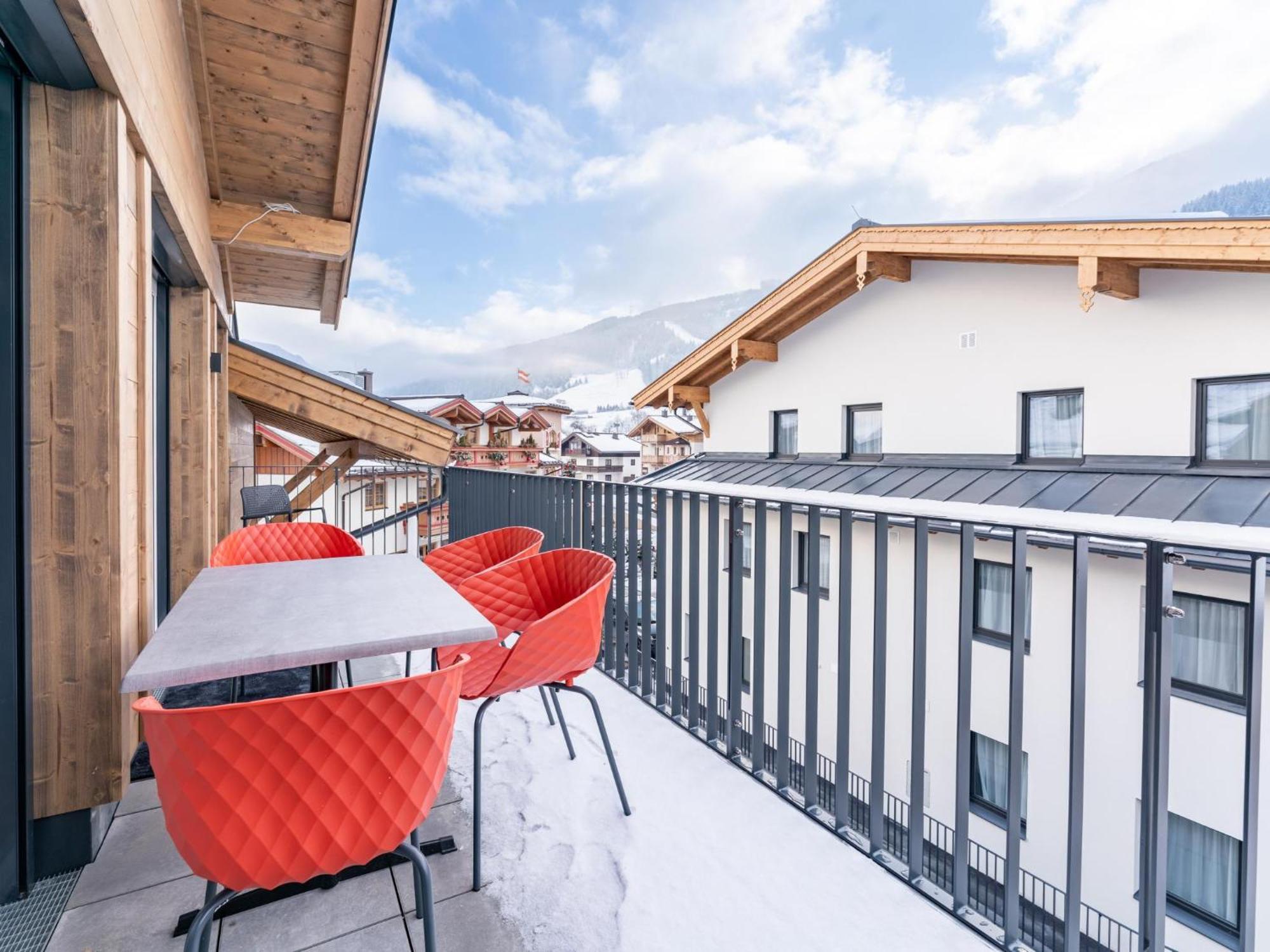 Falken Suites Top 7 Kaprun Exteriör bild