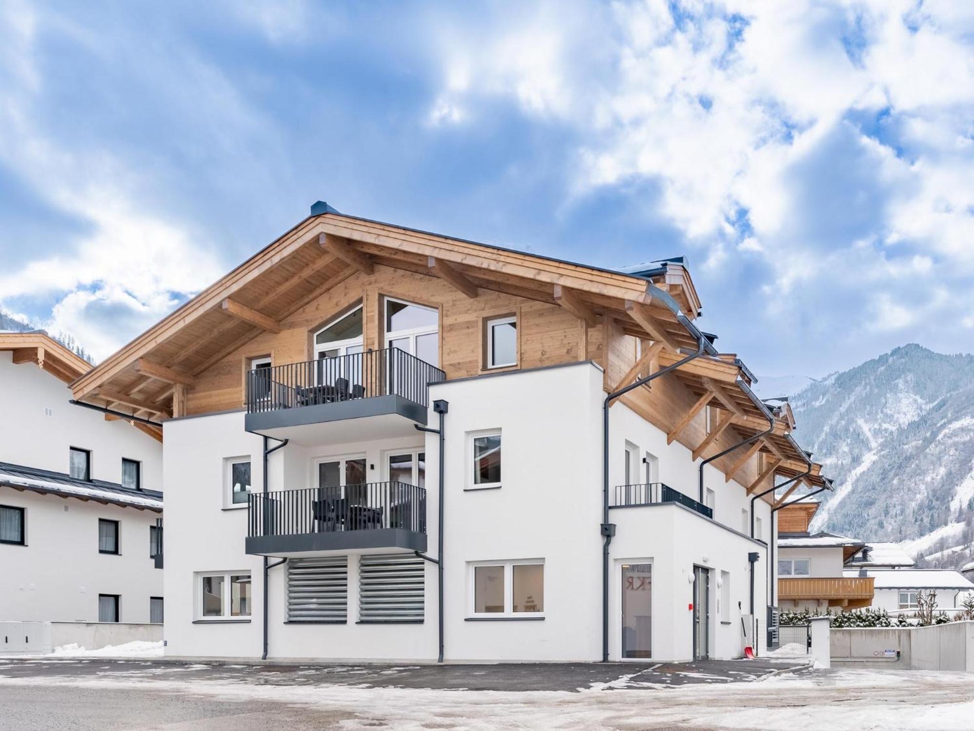 Falken Suites Top 7 Kaprun Exteriör bild