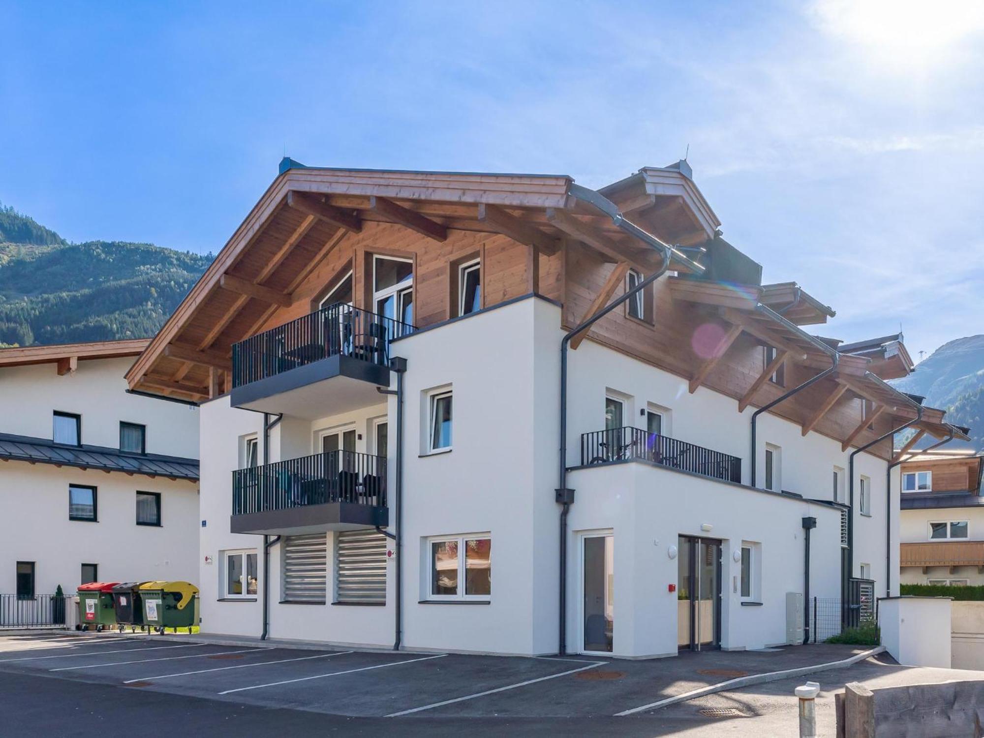 Falken Suites Top 7 Kaprun Exteriör bild