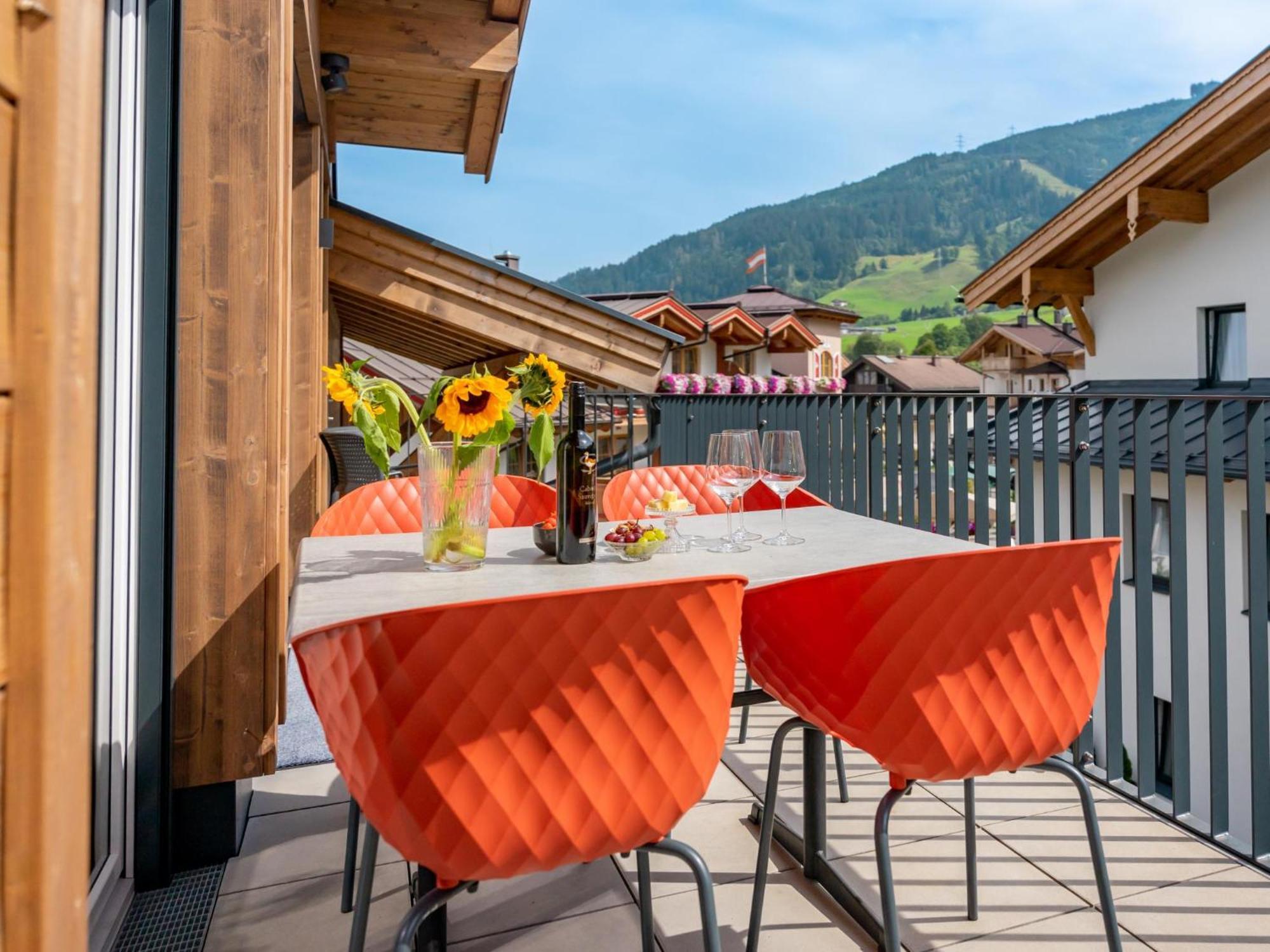 Falken Suites Top 7 Kaprun Exteriör bild